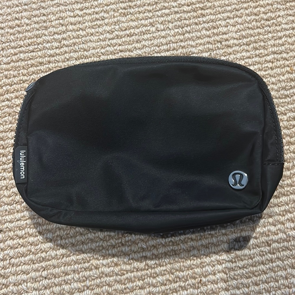 NWOT Black Lululemon Everywhere Belt Bag